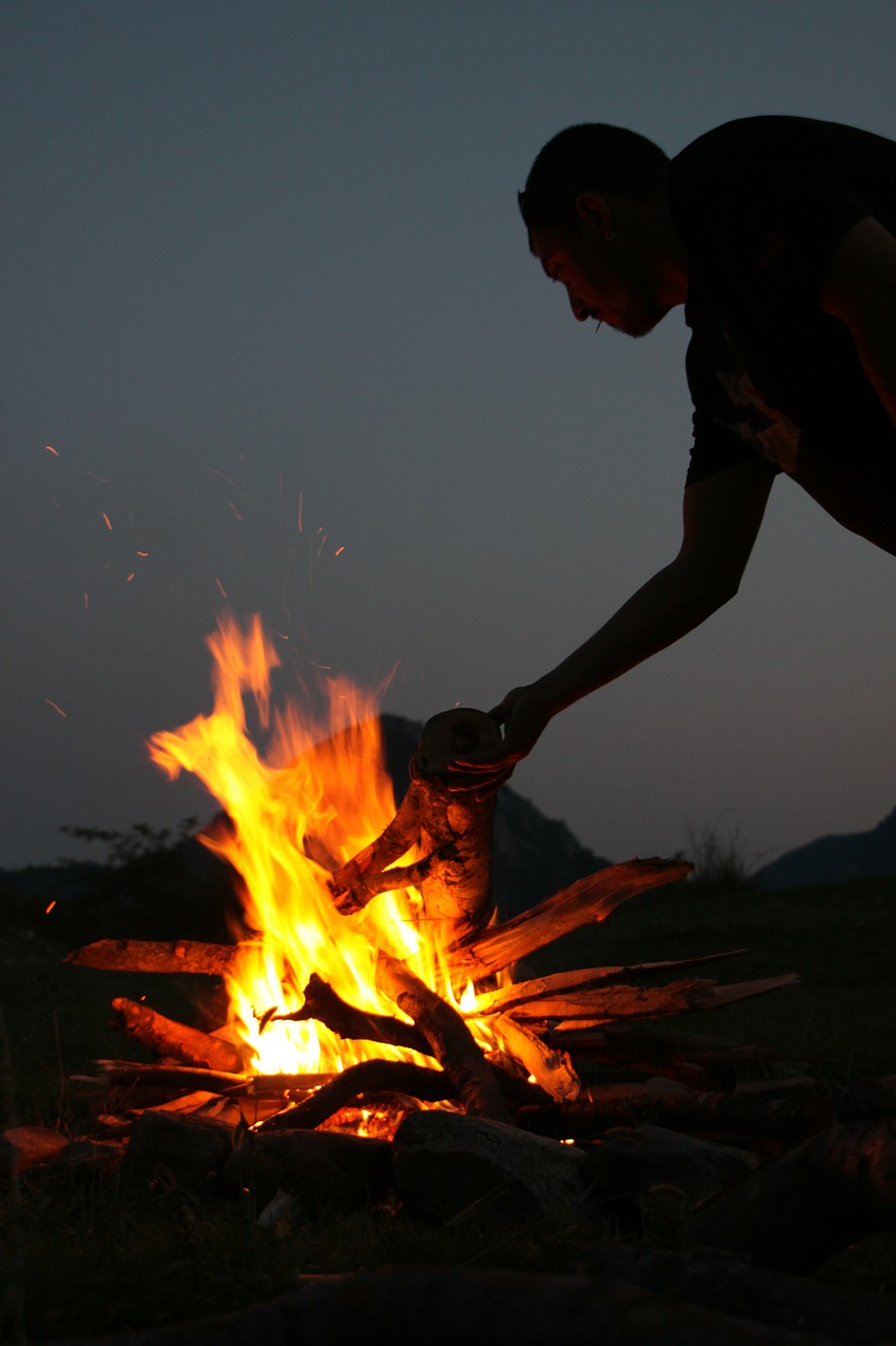 campfire-87377_1280
