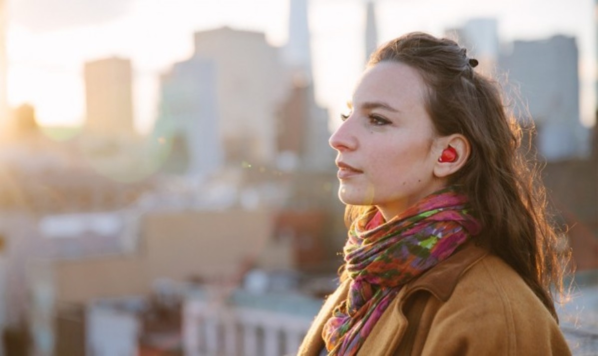 Llegan los auriculares que traducen las conversaciones en tiempo real